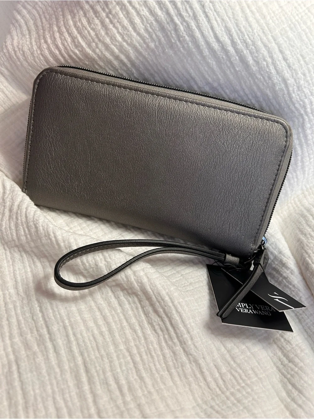 NWT!  Simply Vera wallet